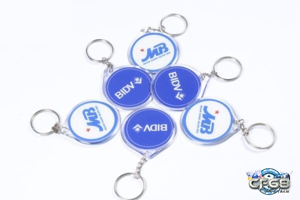 Móc khóa in logo doanh nghiệp là món quà thiết thực