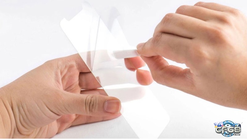 bóc miếng dán bảo vệ