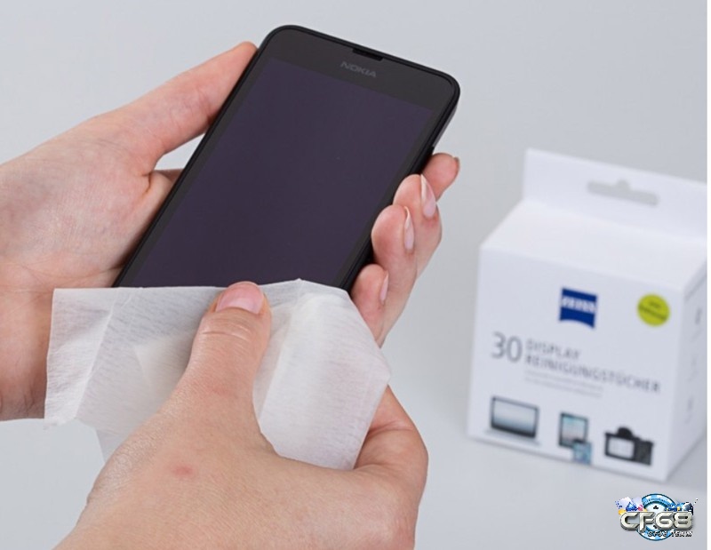 sử dụng một số dụng cụ để dán